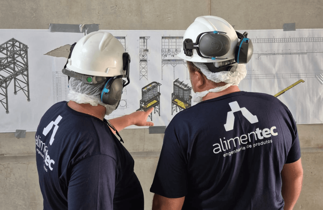 Equipe técnica Alimentec em campo, analisando projeto